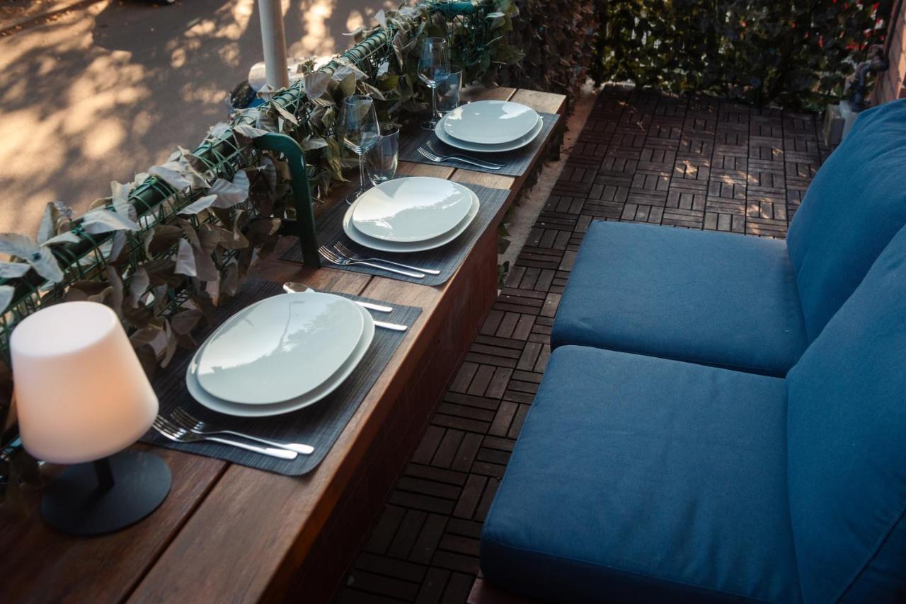 Luxury In Front Of Ponte Milvio Rom